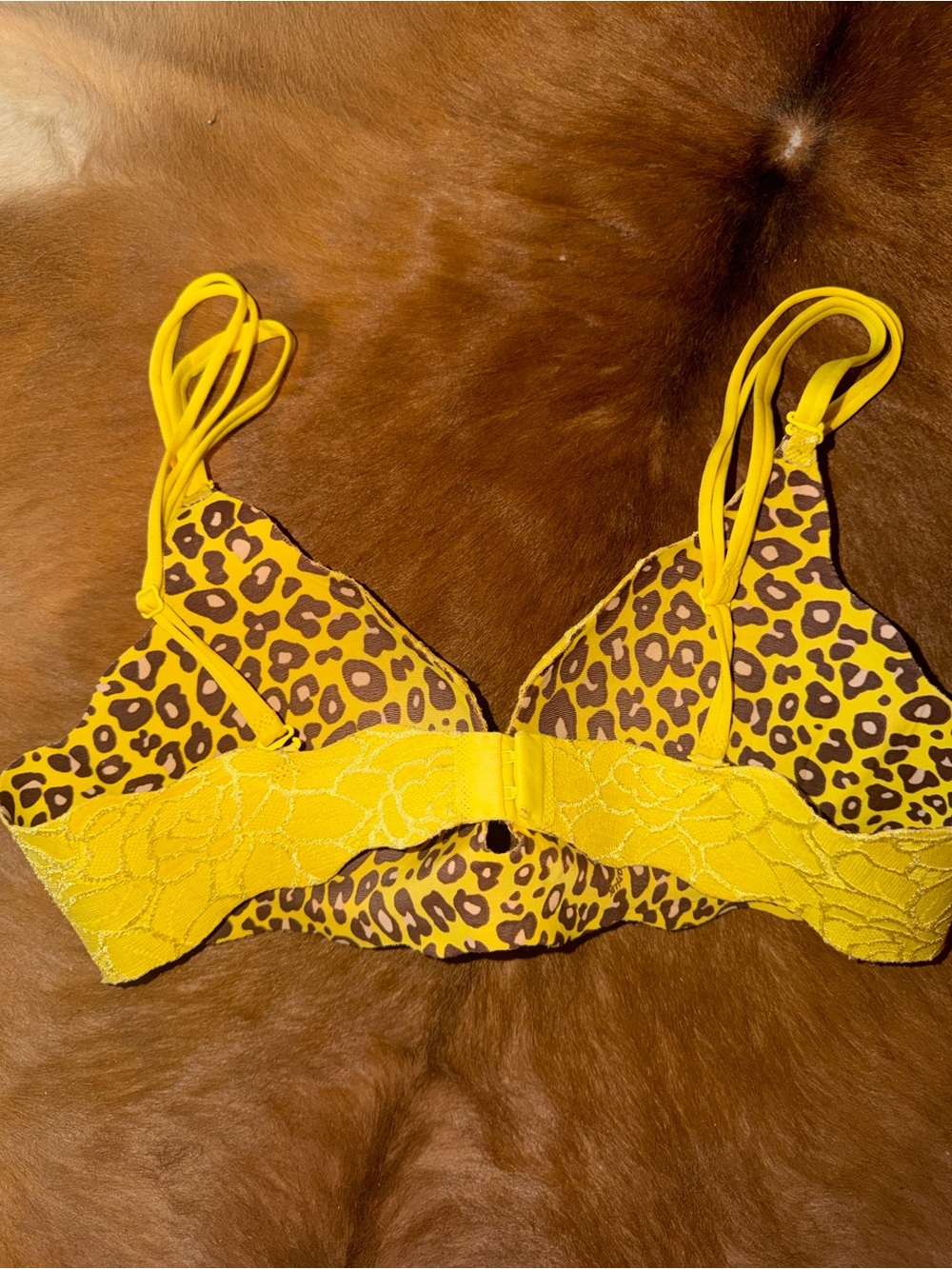 Victoria's Secret Very Sexy Push-Up Bra 34B - Picture 2 of 3